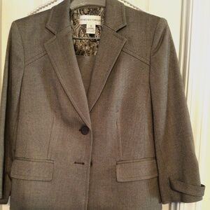 Jones of New York Skirt Suit